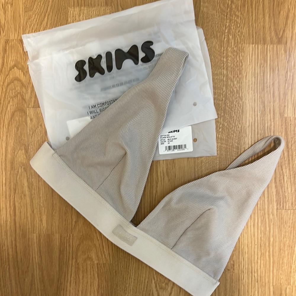 SKIMS bralette - limited edition Stone-  plunge neck style